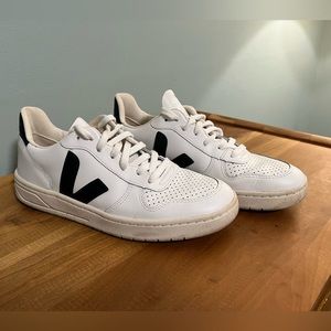 Veja V-10 Sneakers